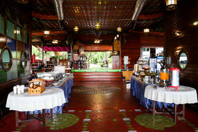 Kaengkrachan Boathouse Paradise Resort