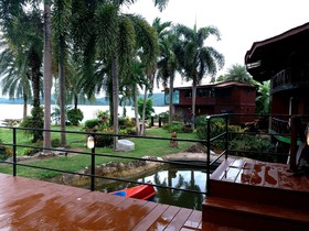 Kaengkrachan Boathouse Paradise Resort