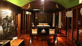 Kaengkrachan Boathouse Paradise Resort