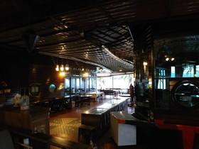 Kaengkrachan Boathouse Paradise Resort