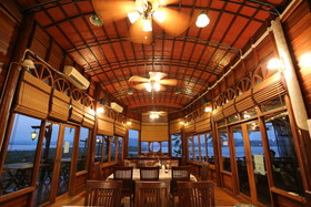 Kaengkrachan Boathouse Paradise Resort