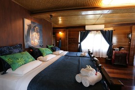 Kaengkrachan Boathouse Paradise Resort