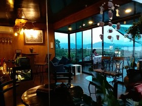 Kaengkrachan Boathouse Paradise Resort