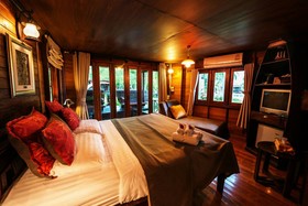 Kaengkrachan Boathouse Paradise Resort