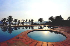 Kaengkrachan Boathouse Paradise Resort