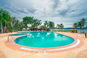 Kaengkrachan Boathouse Paradise Resort