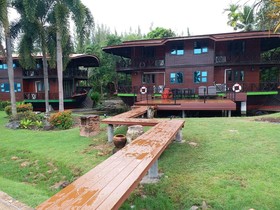 Kaengkrachan Boathouse Paradise Resort