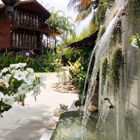 Kaengkrachan Boathouse Paradise Resort