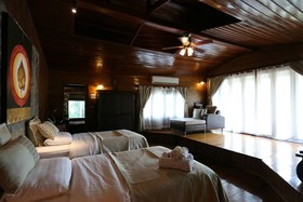 Kaengkrachan Boathouse Paradise Resort