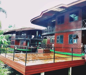 Kaengkrachan Boathouse Paradise Resort