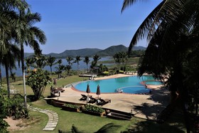 Kaengkrachan Boathouse Paradise Resort