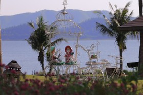 Kaengkrachan Boathouse Paradise Resort