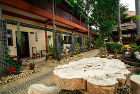 Noble Night Guesthouse