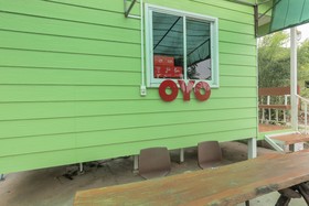 OYO 75325 Our House Tha Sao