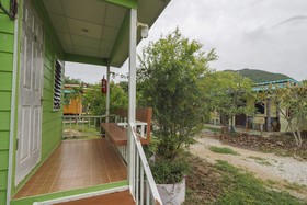 OYO 75325 Our House Tha Sao