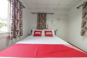 OYO 75325 Our House Tha Sao