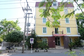 Place Navanakorn by Oyo