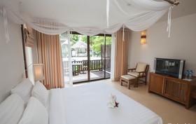 Aana Resort