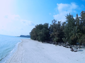 Aana Resort