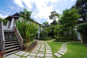 Aana Resort
