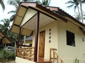 Day Night Bungalow & Bar