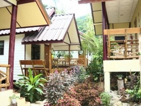 Day Night Bungalow & Bar