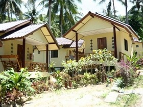 Day Night Bungalow & Bar