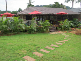 Red Moon Hideaway