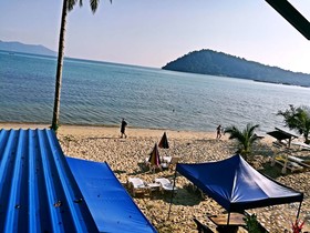 Janus Beach Inn