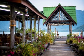 Salakphet Resort