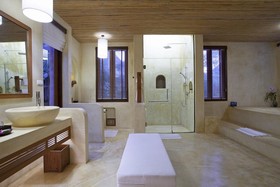 High Season Pool Villa & Spa