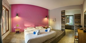 Bar and Bed Resort
