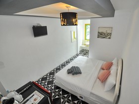 Sidewalk Boutique Hotel