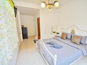 Sidewalk Boutique Hotel