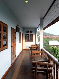 Sawasdee Sichang Resort