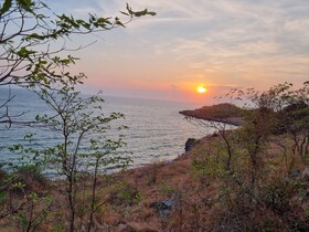 Sawasdee Sichang Resort