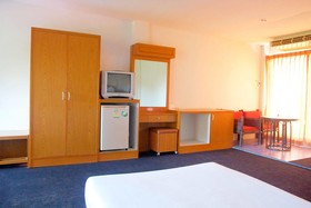 Sichang Shine Khao Resort