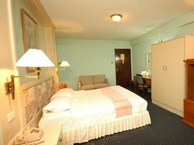 Lopburi Inn