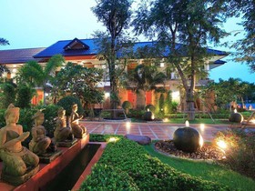 Juntra Resort & Hotel