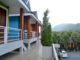 Toffee House Resort