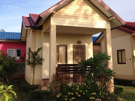 Baan Kin Lom Chom Daw