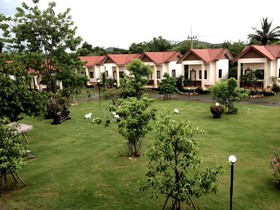 Baan Kin Lom Chom Daw