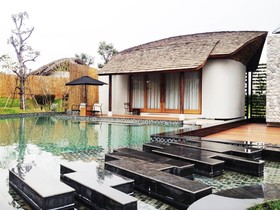 Boribot Pool Resort