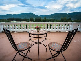 Chateau de Khaoyai Hotel & Resort