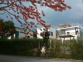 Ozono Italia Poll Villa