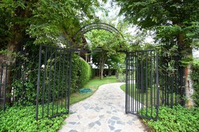 Rose Villa Resort