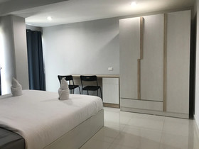 Ploen Ploen Residence