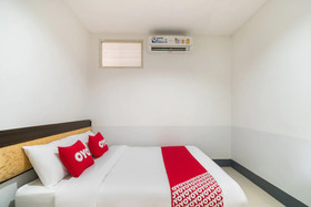 9's Born by OYO Rooms