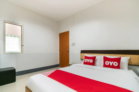 9's Born by OYO Rooms