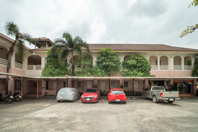 9's Born by OYO Rooms
